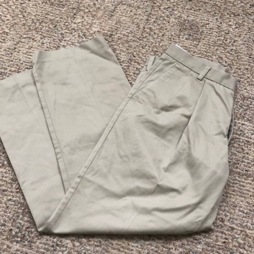 Men’s dockers khakis